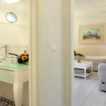 Hotel Athena