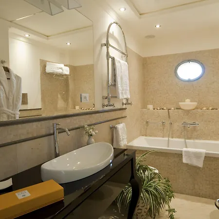 Athena Hotel